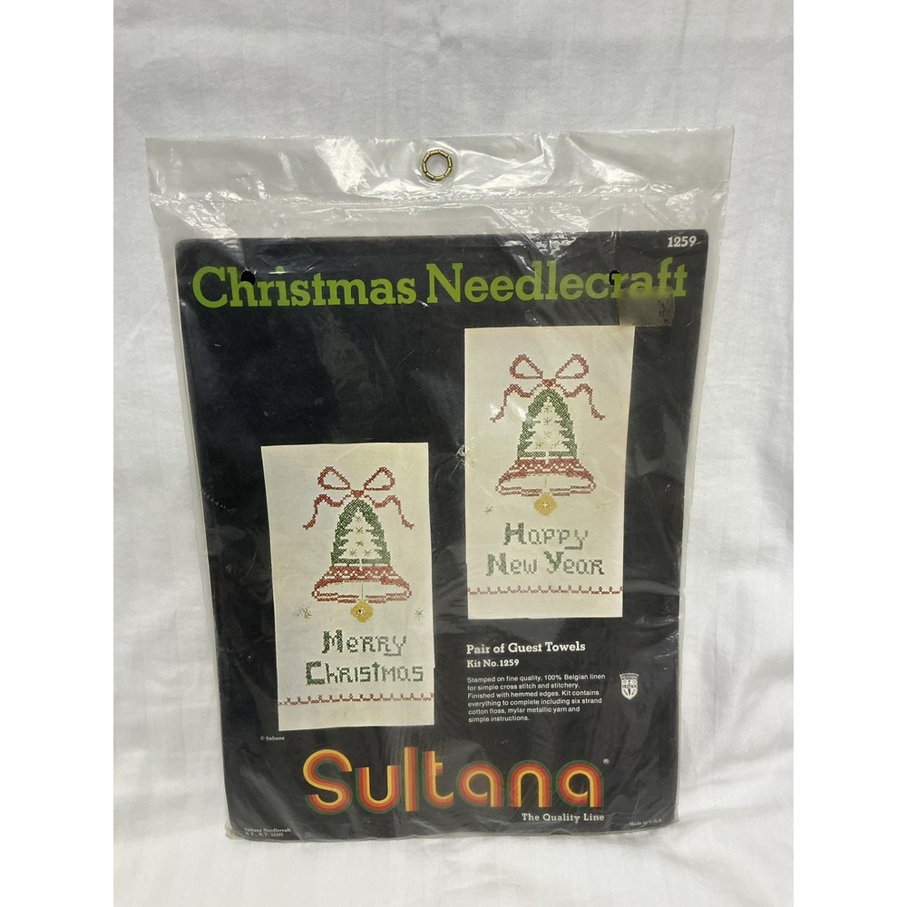 Christmas Needlecraft Pair of Guest Towels 1259 MERRY CHRISTMAS HAPPY NEW YEAR